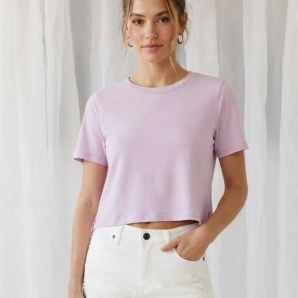 Lululemon pink cropped t-shirt